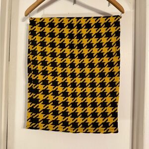 Tres Bien hounds tooth skirt size small